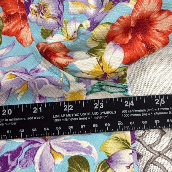 (P) Tommy Bahama Tropical Floral Men's Shirt
100% Silk, Size L, New - Picture 6 of 16